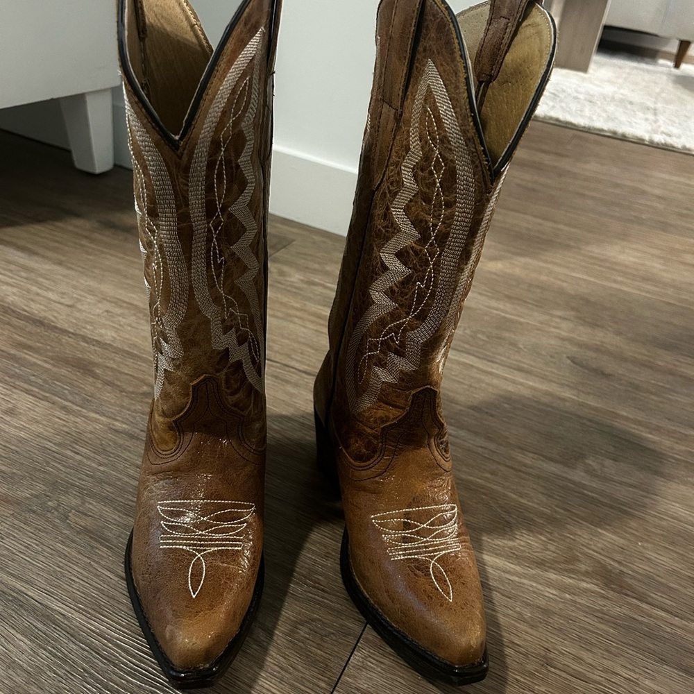 Brown Cowboy Boots with Ornate Stitching